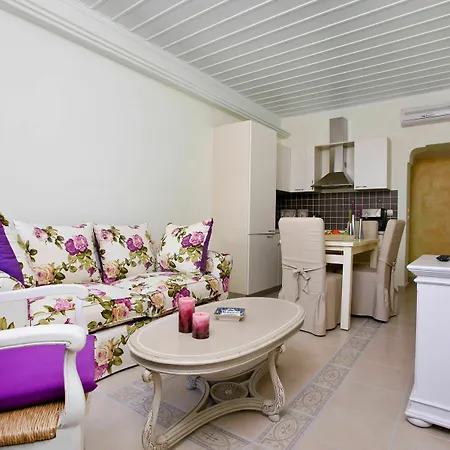 Aegean Diamonds Boutique Loutraki (Skopelos)